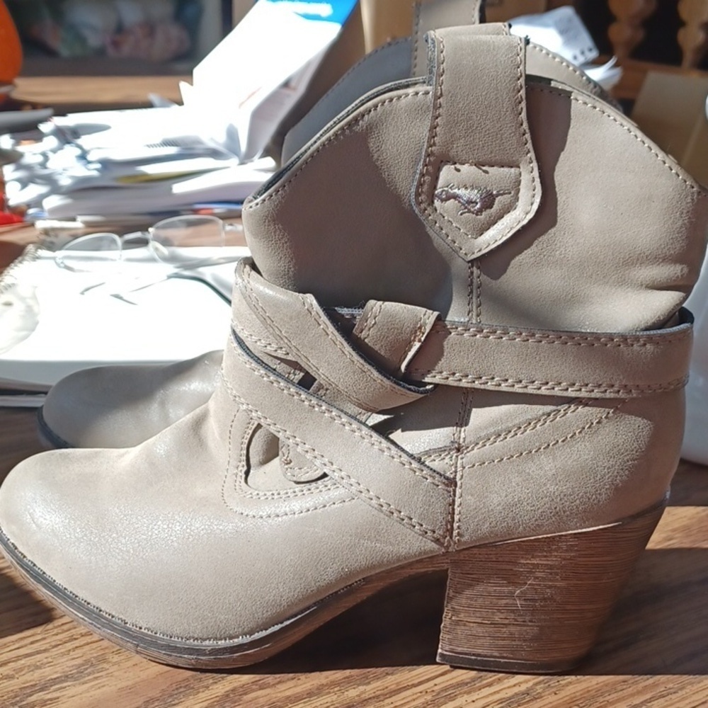 Rocket Dog Women's Sayla, Taupe, like new